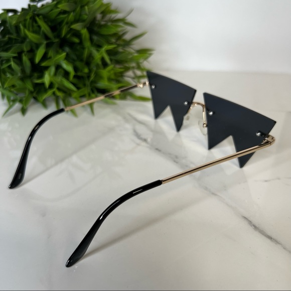 Fashion Sunglasses Black Pointy - Picture 3 of 3
